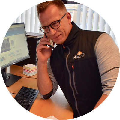 Henrik er klar til at tage telefonen